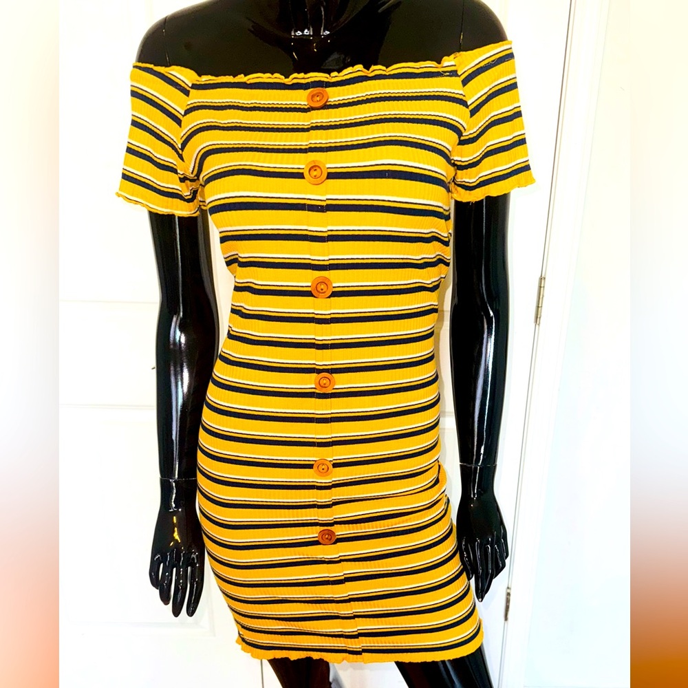 ✨Yellow & Black Striped Off-Shoulder Button-Down dress ✨